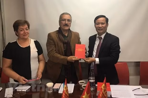 Les Partis communistes du Vietnam et de Colombie renforcent leur coopération ảnh 1