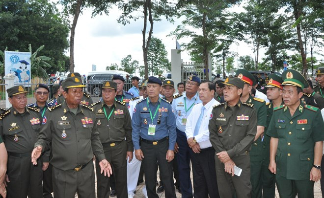 Des officiers cambodgiens en visite dans la province de Binh Phuoc ảnh 1 Des officiers cambodgiens en visite dans la province de Binh Phuoc ảnh 1