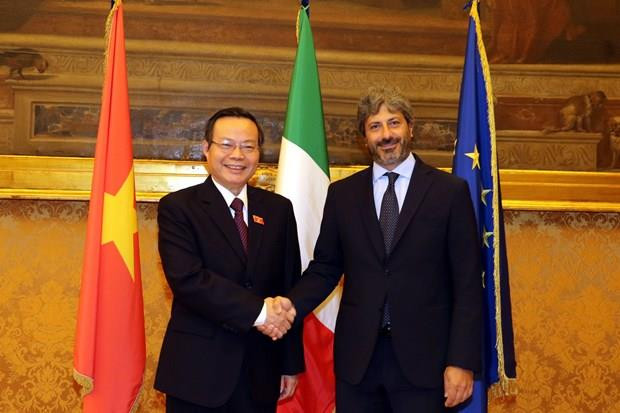 Le vice-président de l’AN Phung Quoc Hien rencontre les dirigeants de la chambre basse italienne ảnh 1 Le vice-président de l’AN Phung Quoc Hien rencontre les dirigeants de la chambre basse italienne ảnh 1