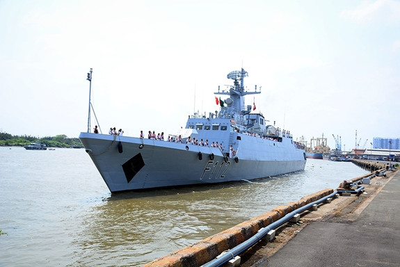 Un navire de la marine bangladaise en visite à Ho Chi Minh-Ville ảnh 1 Un navire de la marine bangladaise en visite à Ho Chi Minh-Ville ảnh 1