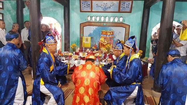 Fête de la disparition du fondateur du métier d’exploitation des nids de salanganes ảnh 1 Fête de la disparition du fondateur du métier d’exploitation des nids de salanganes ảnh 1