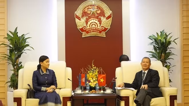 Vietnam-Cambodge: coopération renforcée dans le développement des postes et des télécommunications ảnh 1