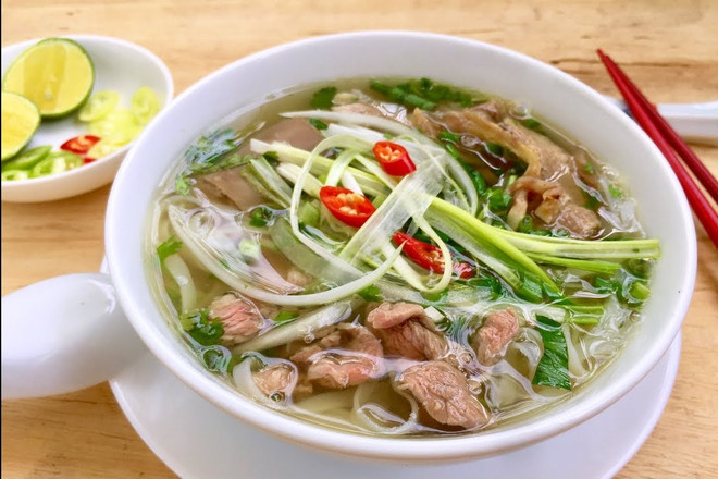 Le pho parmi les plats servis dans un bol les plus délicieux au monde ảnh 1 Le pho parmi les plats servis dans un bol les plus délicieux au monde ảnh 1