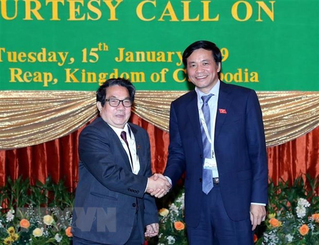 Des législateurs vietnamiens et cambodgiens partagent leurs expériences ảnh 1 Des législateurs vietnamiens et cambodgiens partagent leurs expériences ảnh 1
