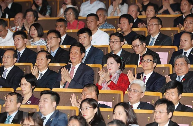 La présidente de l’AN assiste à une performance artistique honorant les relations Vietnam-Chine ảnh 1 La présidente de l’AN assiste à une performance artistique honorant les relations Vietnam-Chine ảnh 1