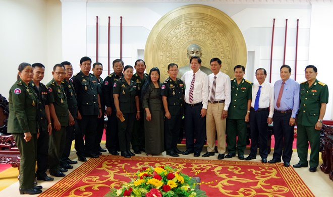 Des officiels cambodgiens partagent la joie du Nouvel An avec la province de Soc Trang ảnh 1 Des officiels cambodgiens partagent la joie du Nouvel An avec la province de Soc Trang ảnh 1