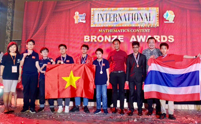 Des élèves de Hanoi remportent des médailles d'or au concours international de mathématiques ảnh 1