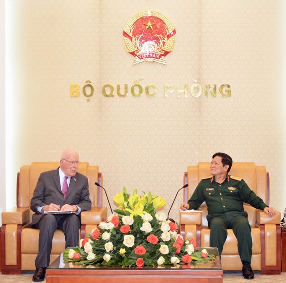 Des sénateurs américains en visite au Vietnam ảnh 1 Des sénateurs américains en visite au Vietnam ảnh 1