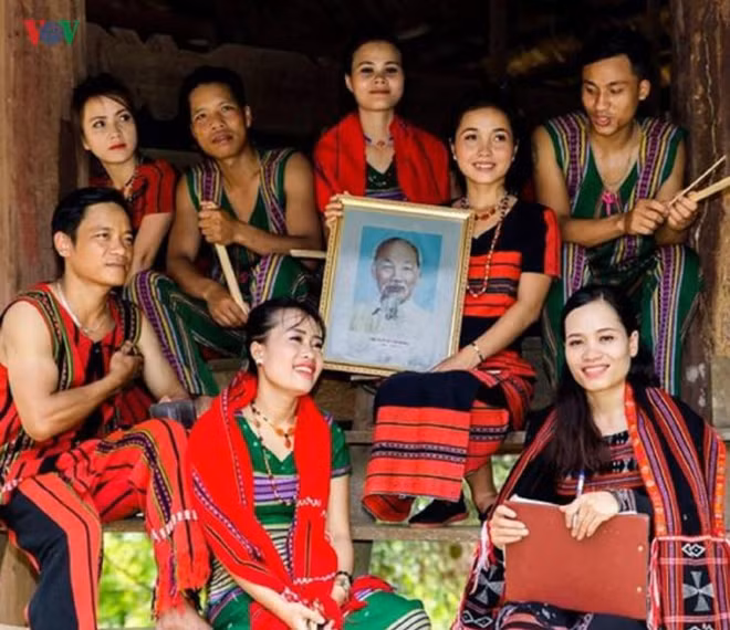  Hô Chi Minh dans le cœur des Huéens ảnh 1