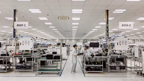 Plus de 1000 bourses d'études supérieures accordées par Vingroup ảnh 1