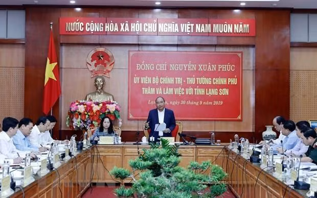 Le PM travaille avec les responsables de la province de Lang Son ảnh 1