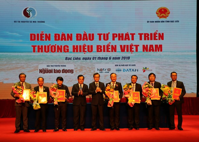 14 contrats signés au forum sur le développement de la marque maritime du Vietnam à Bac Lieu ảnh 1