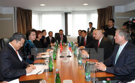 La présidente de l'AN rencontre les dirigeants d’associations tchèques ảnh 1