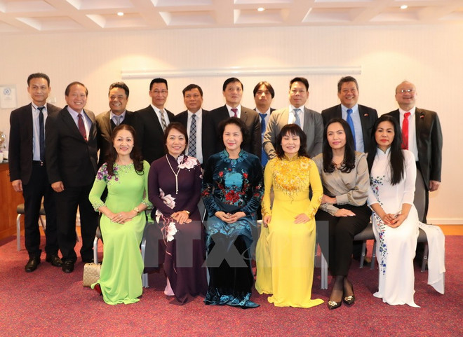 La présidente de l’AN Nguyên Thi Kim Ngân rencontre des Vietnamiens d’Europe ảnh 1 La présidente de l’AN Nguyên Thi Kim Ngân rencontre des Vietnamiens d’Europe ảnh 1