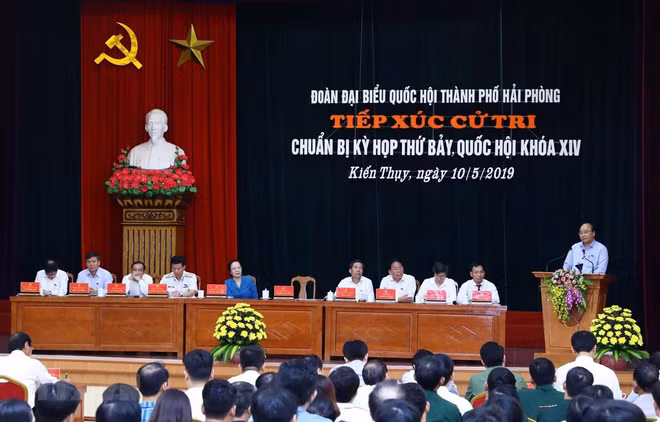 Le PM Nguyên Xuân Phuc à l’écoute des électeurs de Hai Phong ảnh 1