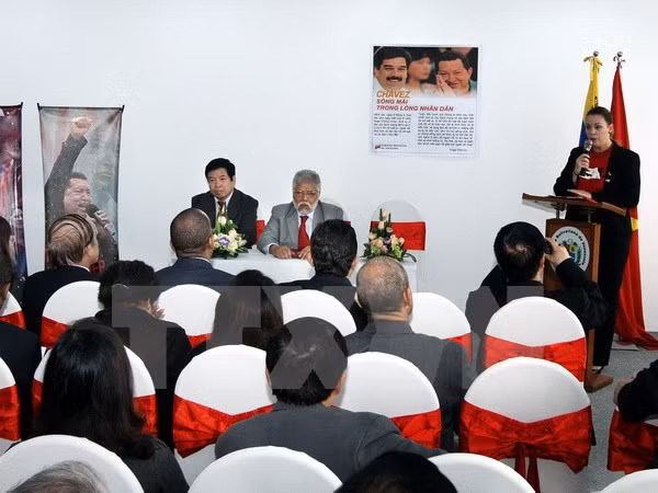 Commémoration de la visite de Hugo Chavez au Vietnam ảnh 1