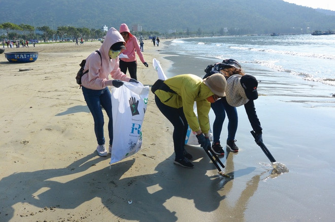 Da Nang : un cours d’entraînement au recyclage du plastique destiné aux jeunes ảnh 1