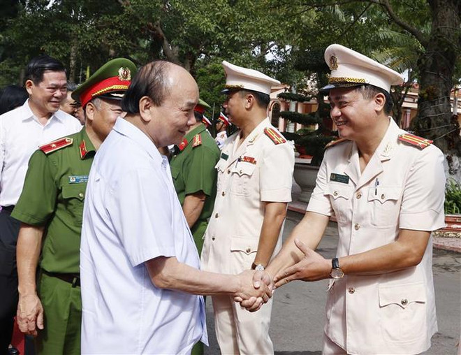Le chef de l’Etat examine le travail lié à l’amnistie à une prison à Dong Nai ảnh 1 Le chef de l’Etat examine le travail lié à l’amnistie à une prison à Dong Nai ảnh 1