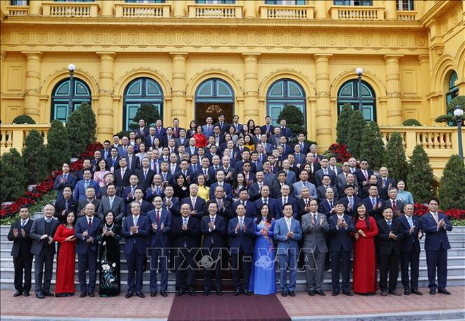 Le président Vo Van Thuong exhorte le secteur diplomatique à promouvoir ses acquis ảnh 2