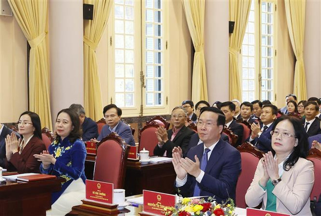 Le président Vo Van Thuong à la conférence de déploiement des tâches 2024 du Bureau du président ảnh 1