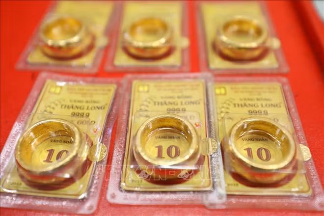 Le PM ordonne des mesures rapides pour stabiliser le marché intérieur de l'or ảnh 2