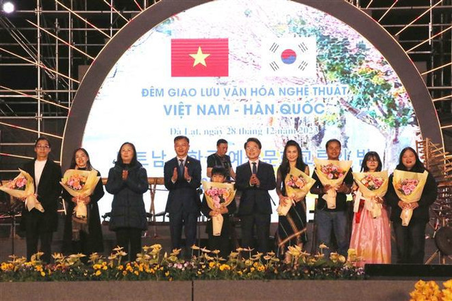 Échange culturel entre Da Lat (Vietnam) et Chuncheon (R. de Corée) ảnh 1 Échange culturel entre Da Lat (Vietnam) et Chuncheon (R. de Corée) ảnh 1