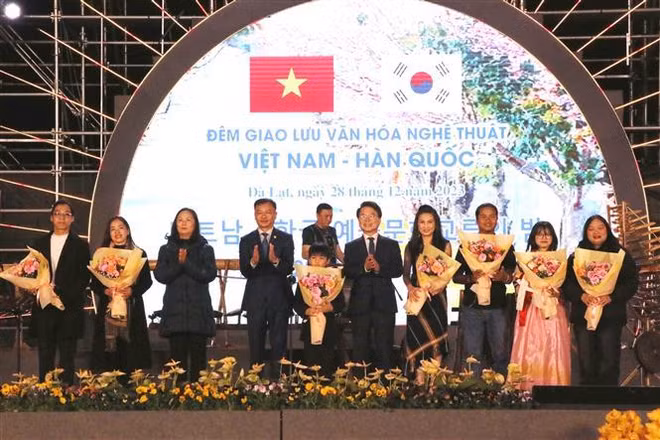 Échange culturel entre Da Lat (Vietnam) et Chuncheon (R. de Corée) ảnh 1 Échange culturel entre Da Lat (Vietnam) et Chuncheon (R. de Corée) ảnh 1