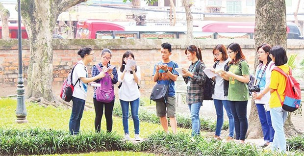 Des jeunes passionnés par la diffusion de l'image de Hanoï auprès des touristes étrangers ảnh 1 Des jeunes passionnés par la diffusion de l'image de Hanoï auprès des touristes étrangers ảnh 1