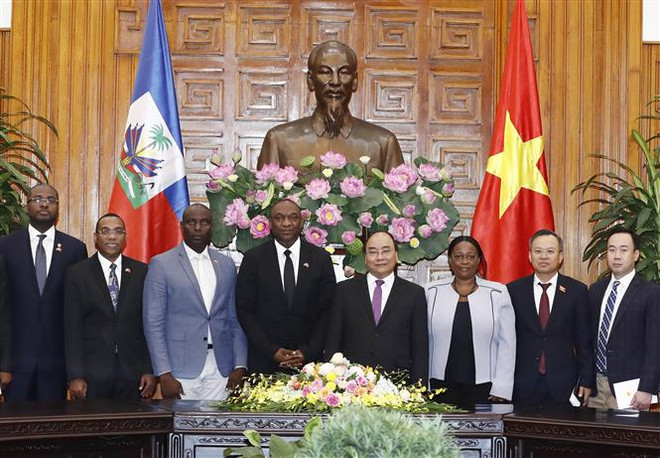Le PM Nguyen Xuan Phuc reçoit le président du Sénat de la République d’Haïti ảnh 1 Le PM Nguyen Xuan Phuc reçoit le président du Sénat de la République d’Haïti ảnh 1