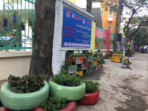 À Hanoi, des dépotoirs transformés en jardinets de fleurs ảnh 2 À Hanoi, des dépotoirs transformés en jardinets de fleurs ảnh 2