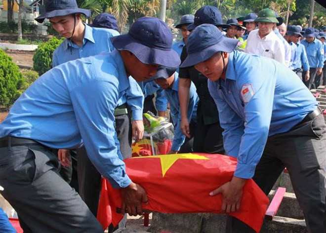 Dak Lak : Inhumation des restes de soldats tombés au Cambodge ảnh 1 Dak Lak : Inhumation des restes de soldats tombés au Cambodge ảnh 1