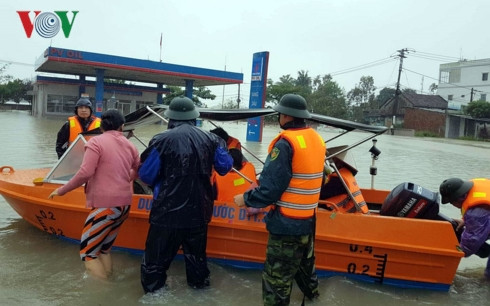Les crues font deux morts au Centre ảnh 1