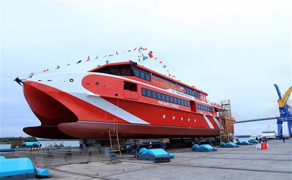 Mise à flot d’un bateau moderne pour faciliter l’accès à Con Dao ảnh 1 Mise à flot d’un bateau moderne pour faciliter l’accès à Con Dao ảnh 1