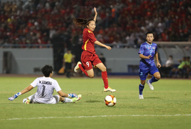 La capitaine du football féminin vietnamien Huynh Nhu part pour le Portugal ảnh 2 La capitaine du football féminin vietnamien Huynh Nhu part pour le Portugal ảnh 2