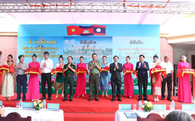 Ouverture d’une exposition sur les forces policières Vietnam - Cambodge – Laos ảnh 2 Ouverture d’une exposition sur les forces policières Vietnam - Cambodge – Laos ảnh 2