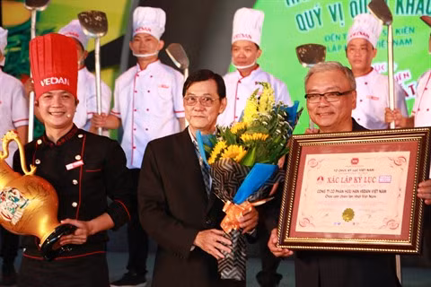 Une poêlée géante de riz entre dans le Guiness book des records du Vietnam ảnh 1