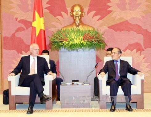 Le président Nguyen Sinh Hung reçoit le représentant en chef de la délégation de l'UE ảnh 1 Le président Nguyen Sinh Hung reçoit le représentant en chef de la délégation de l'UE ảnh 1