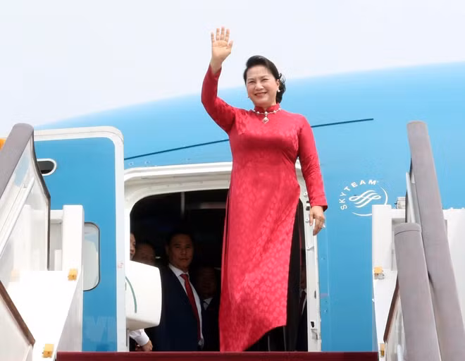 La présidente de l’AN Nguyên Thi Kim Ngân arrive à Pékin ảnh 1