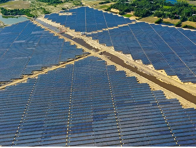 Ha Tinh: La première centrale solaire voit le jour ảnh 1
