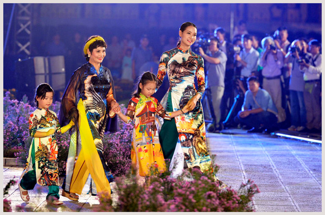 L’ao dài fait son festival dans l’ancienne cité royale de Thang Long ảnh 5 L’ao dài fait son festival dans l’ancienne cité royale de Thang Long ảnh 5