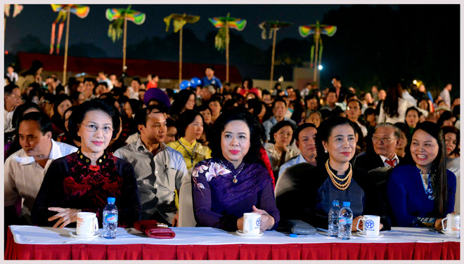 L’ao dài fait son festival dans l’ancienne cité royale de Thang Long ảnh 1 L’ao dài fait son festival dans l’ancienne cité royale de Thang Long ảnh 1