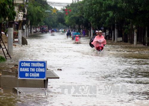 Les crues font des ravages au Centre ảnh 2