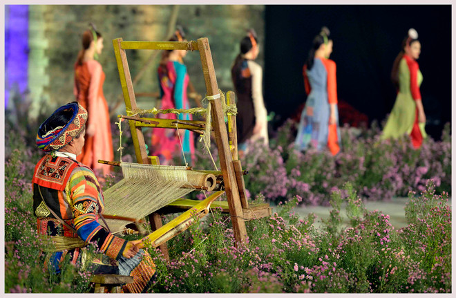 L’ao dài fait son festival dans l’ancienne cité royale de Thang Long ảnh 3 L’ao dài fait son festival dans l’ancienne cité royale de Thang Long ảnh 3