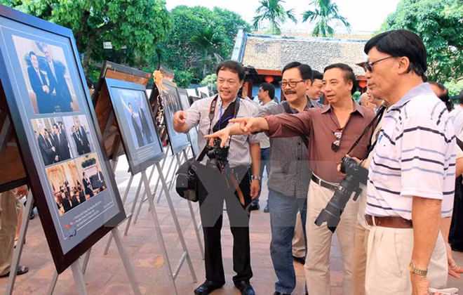 Une rencontre culturelle Vietnam-Etats-Unis à Hanoi ảnh 1