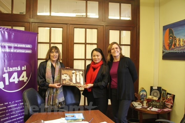 Visite d’une délégation de l'Union des femmes du Vietnam en Argentine ảnh 1 Visite d’une délégation de l'Union des femmes du Vietnam en Argentine ảnh 1