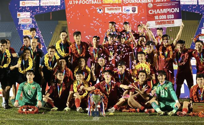 Football : le Vietnam remporte le Coupe des U19 du Journal Thanh Nien ảnh 1