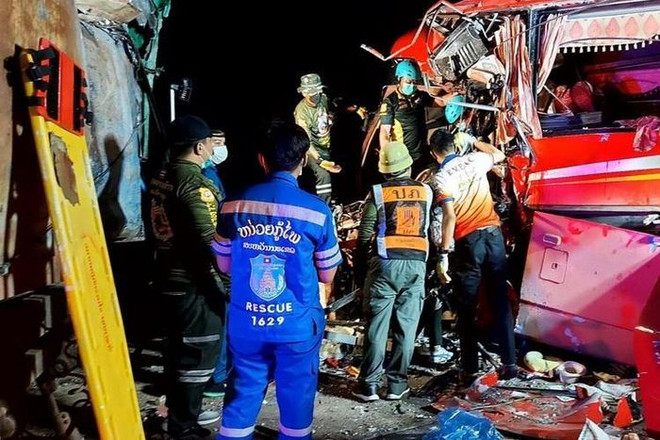 Une personne vietnamienne parmi les victimes d’un grave accident de car au Laos ảnh 1 Une personne vietnamienne parmi les victimes d’un grave accident de car au Laos ảnh 1