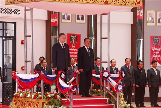 Le ministre de la Sécurité publique rend des visites de courtoisie à des dirigeants lao ảnh 1 Le ministre de la Sécurité publique rend des visites de courtoisie à des dirigeants lao ảnh 1
