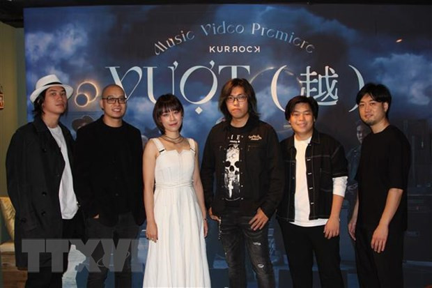Le premier groupe de rock vietnamien au Japon présente un clip musical ảnh 1