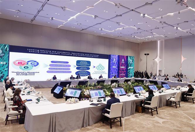Le président Nguyen Xuan Phuc participe à la 29e réunion des dirigeants économiques de l’APEC ảnh 2 Le président Nguyen Xuan Phuc participe à la 29e réunion des dirigeants économiques de l’APEC ảnh 2
